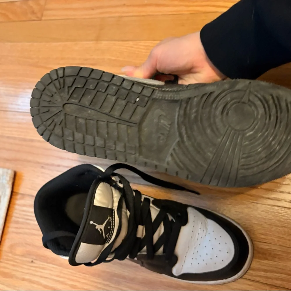 Nike Air Jordan 1 Mid Panda - 5.5Y - Picture 3 of 4